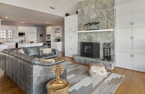 Wise House | Liquid Sunshine! Luxury Main Lake Rental on Lake Gaston