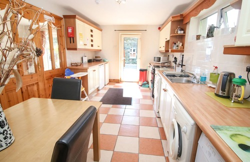 Union Hall Cottage | LIS-ARDAGH COTTAGE 2, family friendly in Union Hall, County Cork