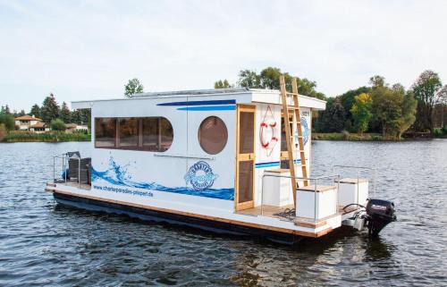 Priepert Boat Rental | Lisa Boot 6