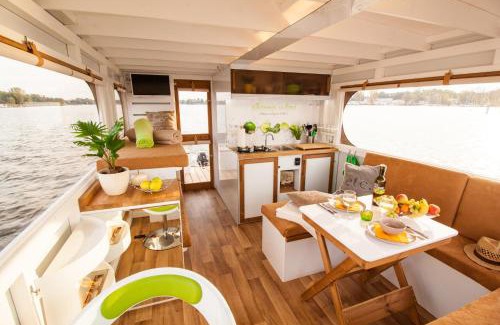 Priepert Boat Rental | Lisa Boot 6