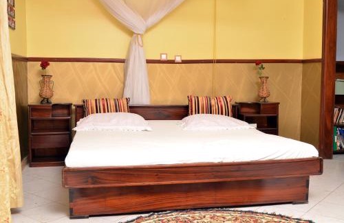 Bukoto House | Lisa's Palace