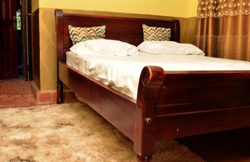 Bukoto House | Lisa's Palace