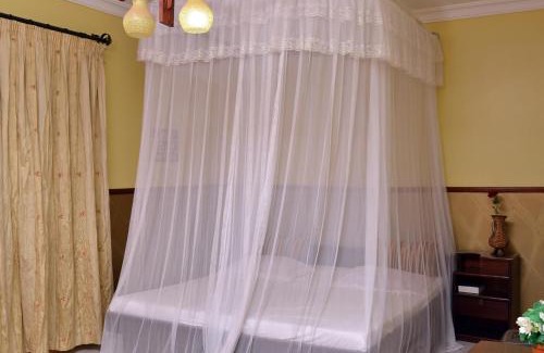 Bukoto House | Lisa's Palace