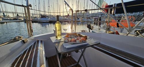 Lapa Boat Rental | Lisboa Sailing Tours - Night on board - Alcantara