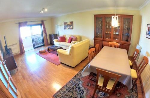Alges Apartment | Lisbon 2 bedroom apartment with balcony in Algés