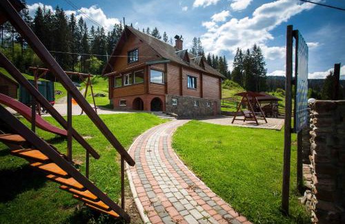 Slavske Hotel | Lisoviy Zatyshok, z vidkrutum litnim baseynom,чан-джакузі