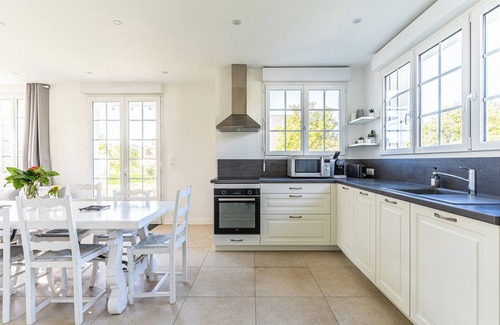 Villers-sur-Mer Villa | Listed villa with large garden for 14 people 100m from the beach