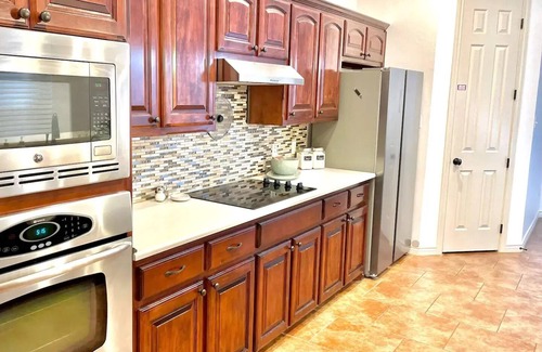 North Overton House | Listing by Established SuperHost. Walk to Texas Tech & More!