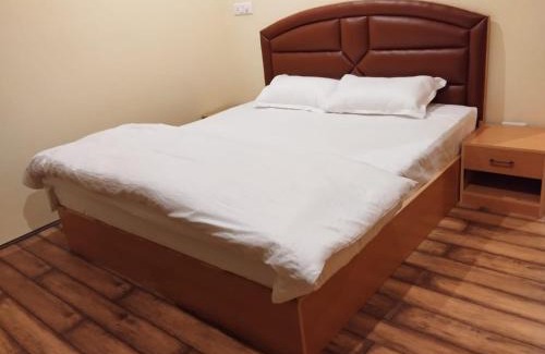 Srinagar Apartment | Lit Homestay 5 Mins from Airport