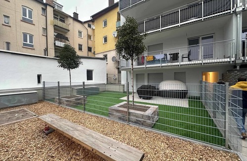 Sudliche Innenstadt Apartment | LiT LiVING: Luxus | Box SprIng | Parking | Garden