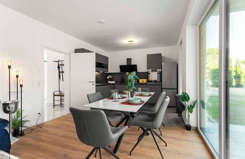 Woerth am Rhein Apartment | LiT LiVING: Luxus | Box SprIng | Parking | Balcony