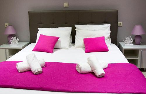 Agia Marina Apartment | Litinakis Studios Sea View & Litinakis Studios Garden View 700 meters away