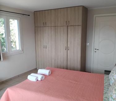 Karousades Apartment | Litsa House