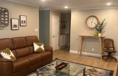Manhattan House | Little Apple Abode - within walking distance to Bill Family Snyder Stadium