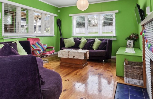 Raglan Cottage | Little Bach Escape - Raglan Bach