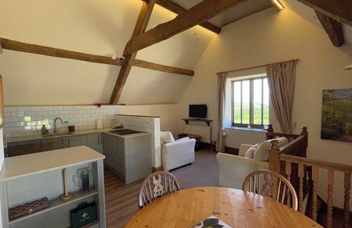Kingston House | Little Barn Escape: Serene Getaway with Scenic Views of Corfe Castle