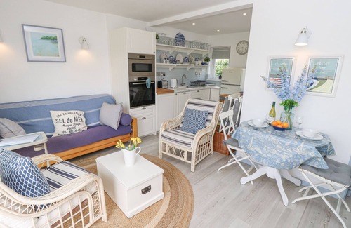 Seaview Cottage | LITTLE BEACH, family friendly, country holiday cottage in Seaview