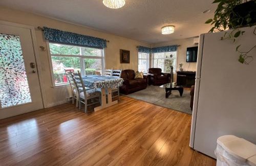 Courtenay Apartment | Little Bear Garden View Suites-Hummingbird