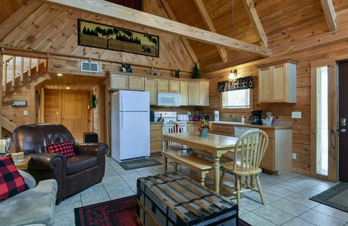 Branson Cedars Condo | Little Bear in Branson | 2 Bed, 2 Bath