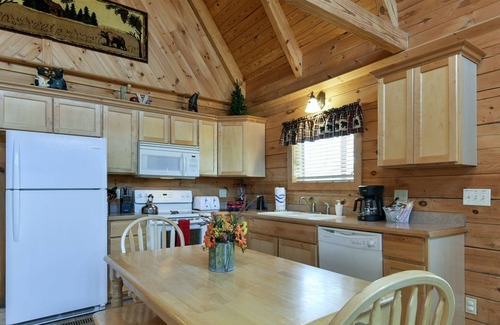 Branson Cedars Condo | Little Bear in Branson | 2 Bed, 2 Bath