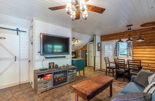 Gold Bar Cabin | Little Bear's Bungalow; Log Cabin w/Mountain views