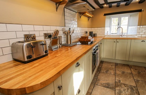 Clun Cottage | LITTLE BICTON, pet friendly, with hot tub in Clun