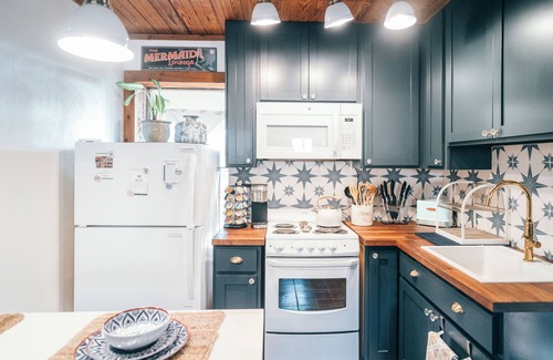 Volente Cottage | Little Big Sunset In Private Oasis