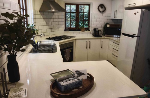 Eagle Heights Cottage | Little Bird Cottage at Tamborine Mountain