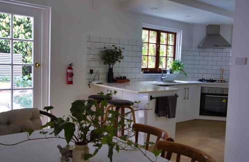 Eagle Heights Cottage | Little Bird Cottage at Tamborine Mountain