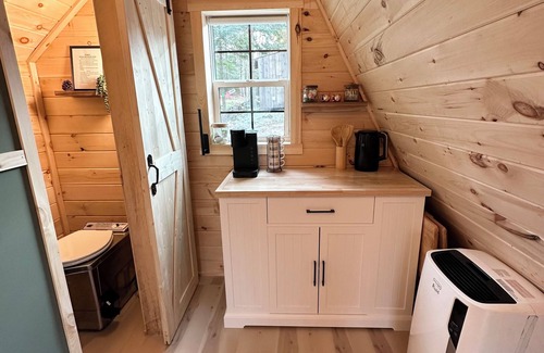 Athol Cabin | Little Black Aframe by the Brook- 5m to Waterfall