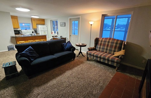 Gowen Cottage | Little Blue Bungalow: Leaf-Peeping & Lake Views – Fall Perfection Starts Here