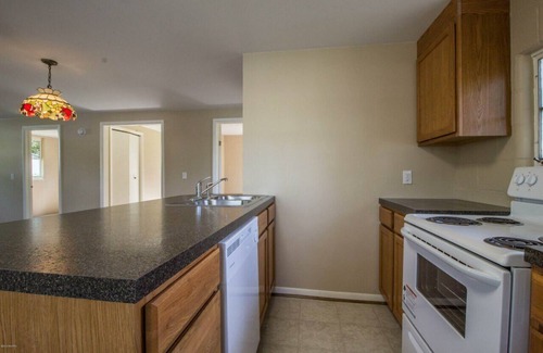 Gowen Cottage | Little Blue Bungalow: Leaf-Peeping & Lake Views – Fall Perfection Starts Here