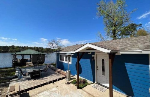 Mineola Cabin | Little Blue Cabin by Lake Holbrook