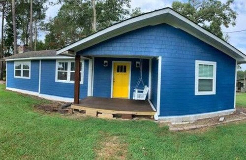 Mineola Cabin | Little Blue Cabin by Lake Holbrook