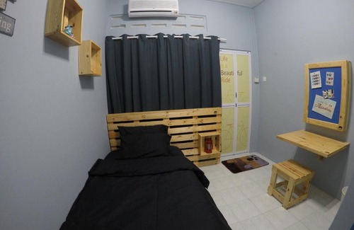 Jakar House | Little Blue House Kemaman Guesthouse