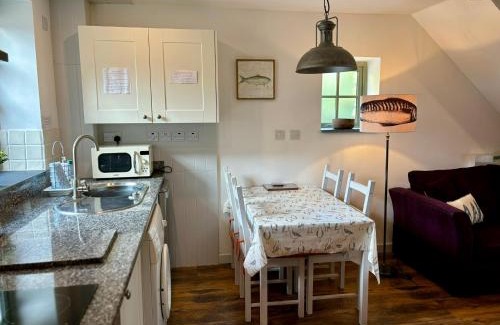 Mawnan Smith House | Little Bream - pretty cosy cottage, sea views, walk to the beach