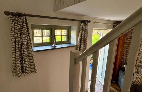 Mawnan Smith House | Little Bream - pretty cosy cottage, sea views, walk to the beach
