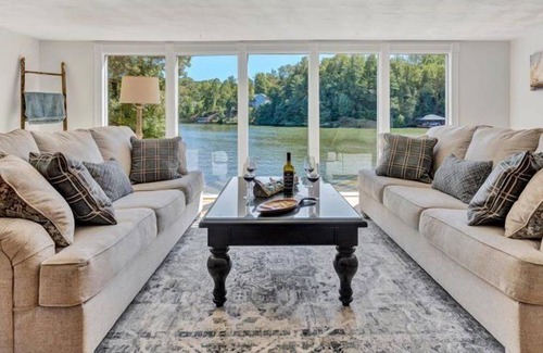 Goodview House | Little Brook Point - SML