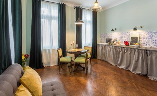 Bucharest City-Centre Apartment | Little Bucharest mansion next to Parliament Palace