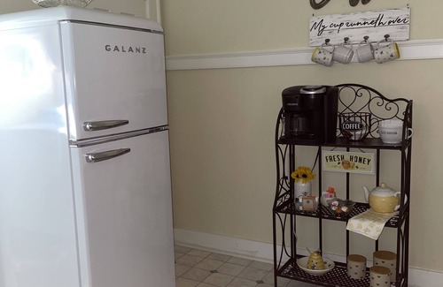 Lynchburg House | Little Bungalow on Warren- Charming and Quaint *PET FRIENDLY*