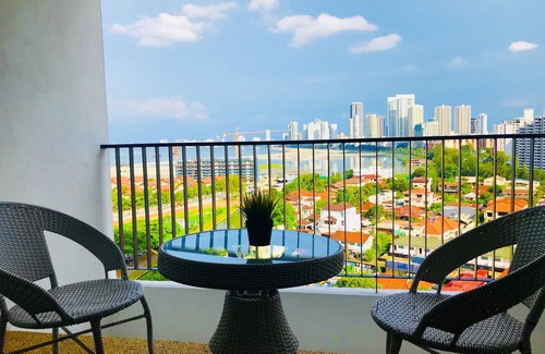 Tanjung Bungah Apartment | Little Cabin Gurney Seaview Luxury Studio