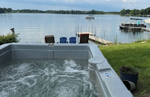 Lindstrom Cabin | Little Cabin on the Lake