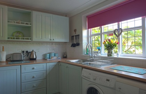 Friston Cottage | Little Chequers is a pretty pet friendly cottage , sleeps 3. close to Aldeburgh