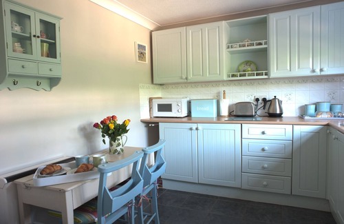 Friston Cottage | Little Chequers is a pretty pet friendly cottage , sleeps 3. close to Aldeburgh