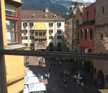 Innsbruck City Centre Apartment | Little City Center Golden Roof 12