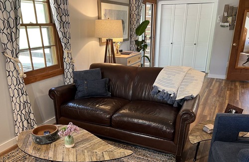 Pomfret Cottage | Little Cottage in Pomfret