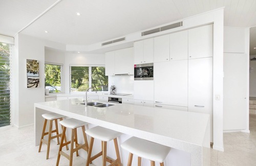 Noosa Heads Apartment | Little Cove Apt: Spectacular View, Pool