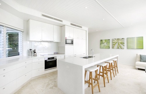 Noosa Heads Apartment | Little Cove Apt: Spectacular View, Pool