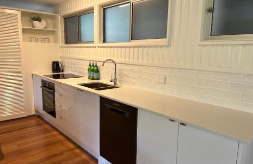 Noosa Heads Apartment | Little Cove Getaway Noosa 2bd 200m to beach