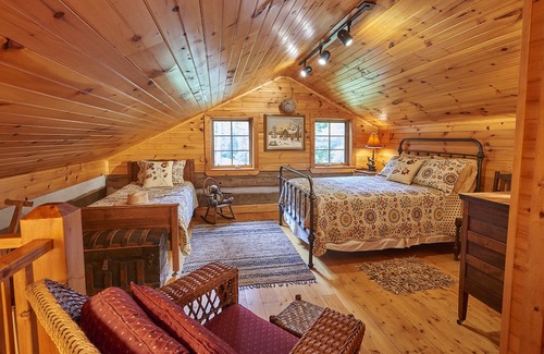Fleetwood Cabin | Little Creek/Antique Log Cabin-Near Boone/Parkway
